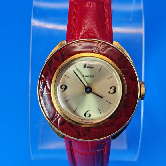 Vintage 1974 Timex Mechanical Wind 27mm Women's Watch New Leather Size 4-6.75